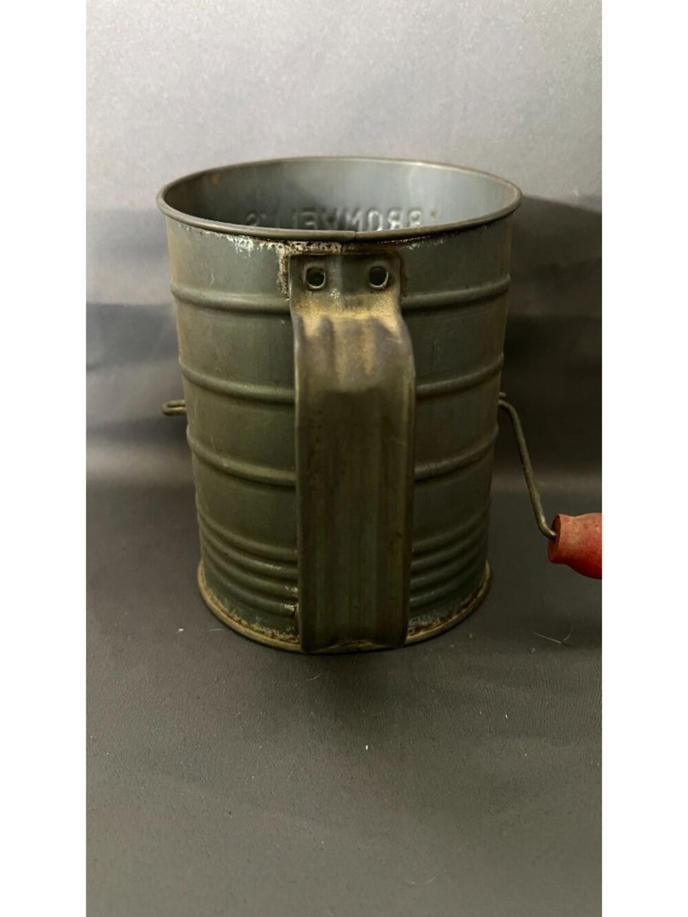 Vintage Bromwells Measuring Sifter 3-Cup Flour Sieve USA Tin Handle - Picture 4 of 5